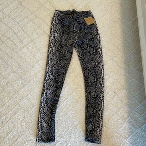 Cozy snake print leggings with brown fuzz inside. Size: xs